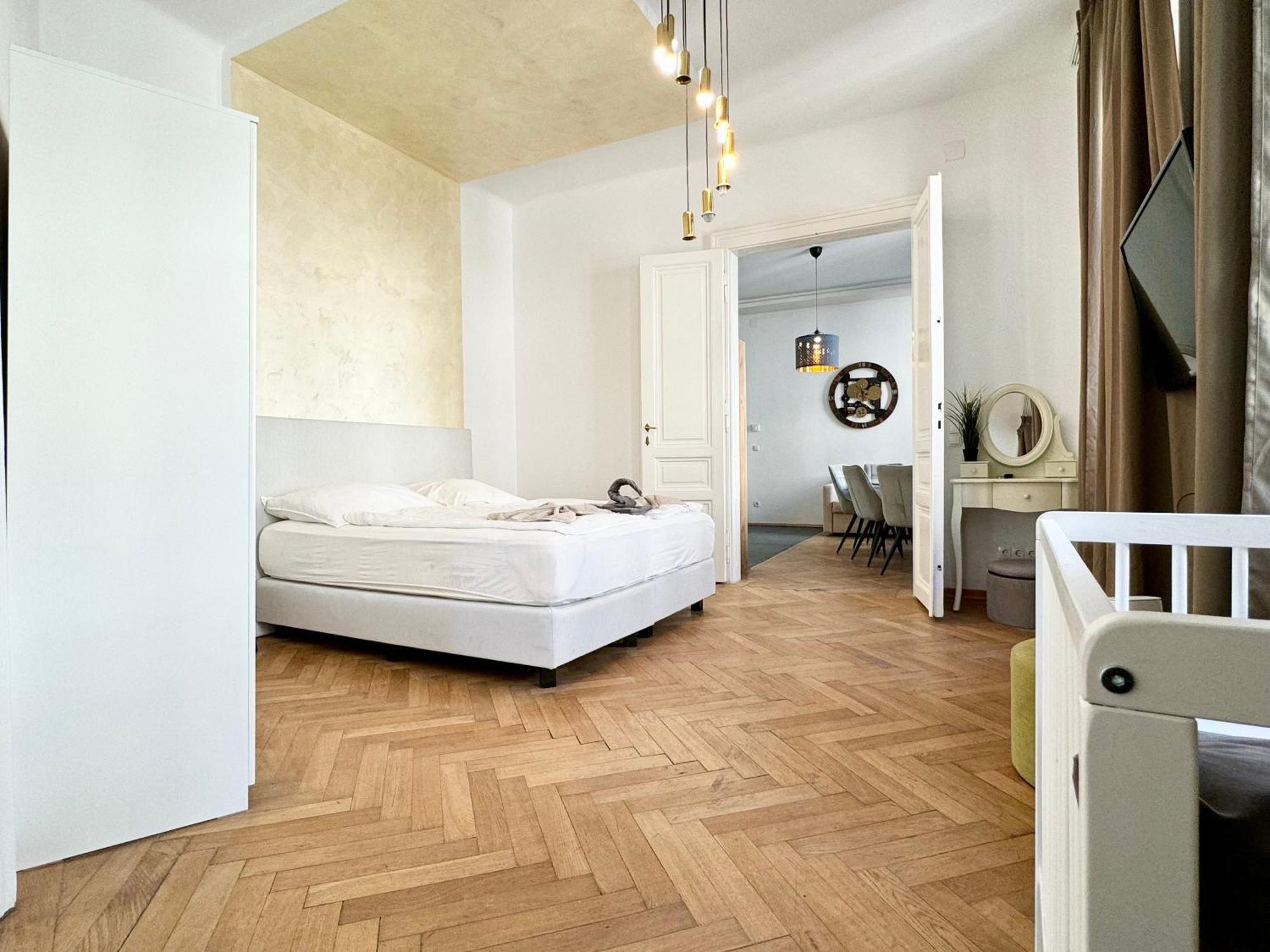 Premium Apartment Located At The Famous Vienna Kutschkermarkt Exterior foto